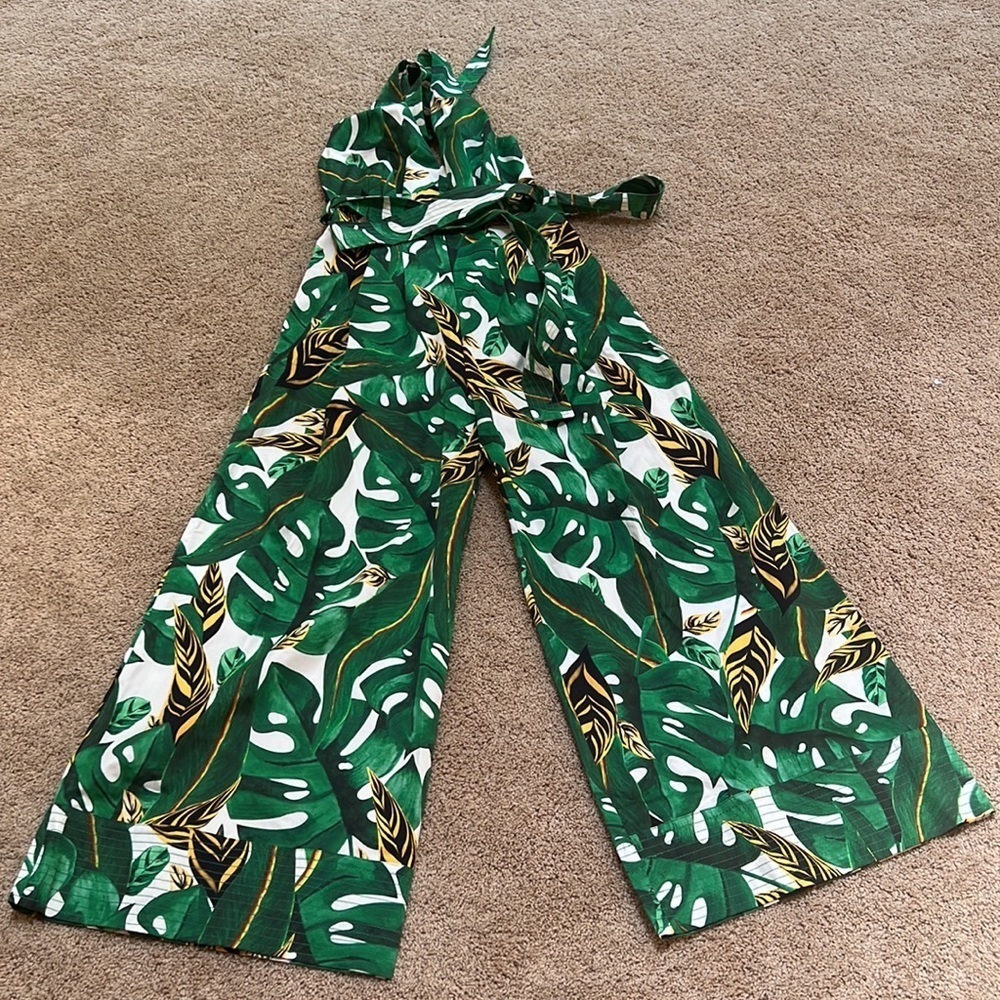 New! FARM RIO XS Green multi tropical palm leaf print wide leg halter jumpsuit